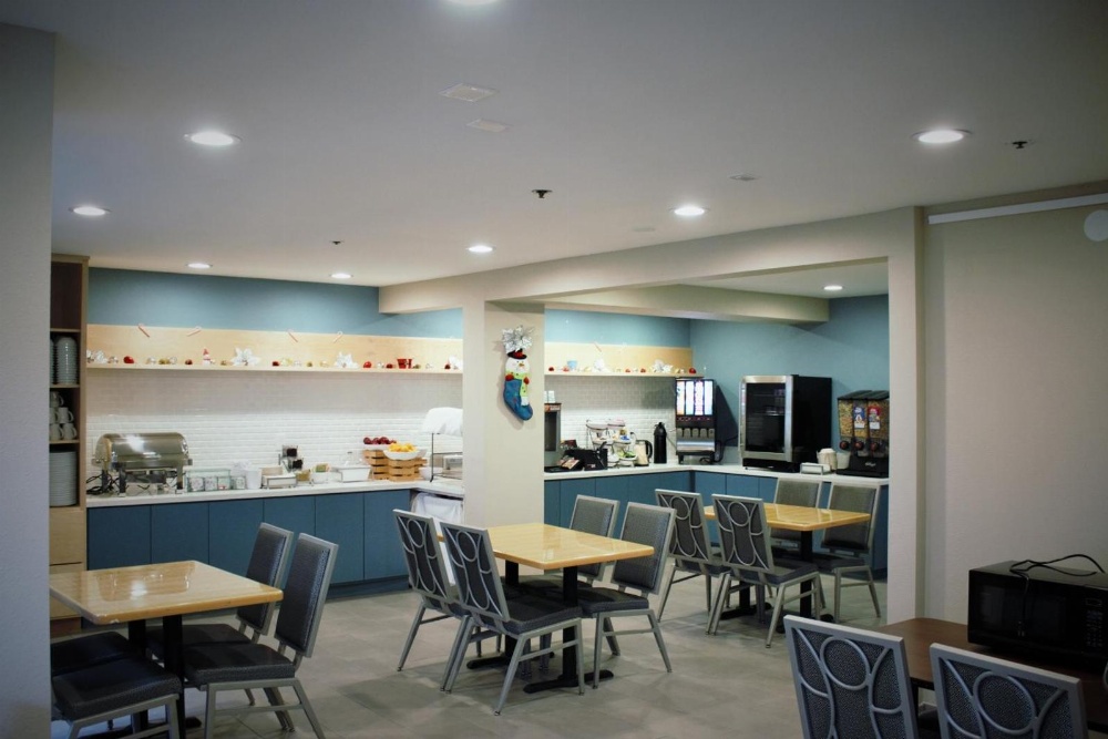 Country Inn & Suites by Radisson, Monterey Beachfront-Marina, CA Main image